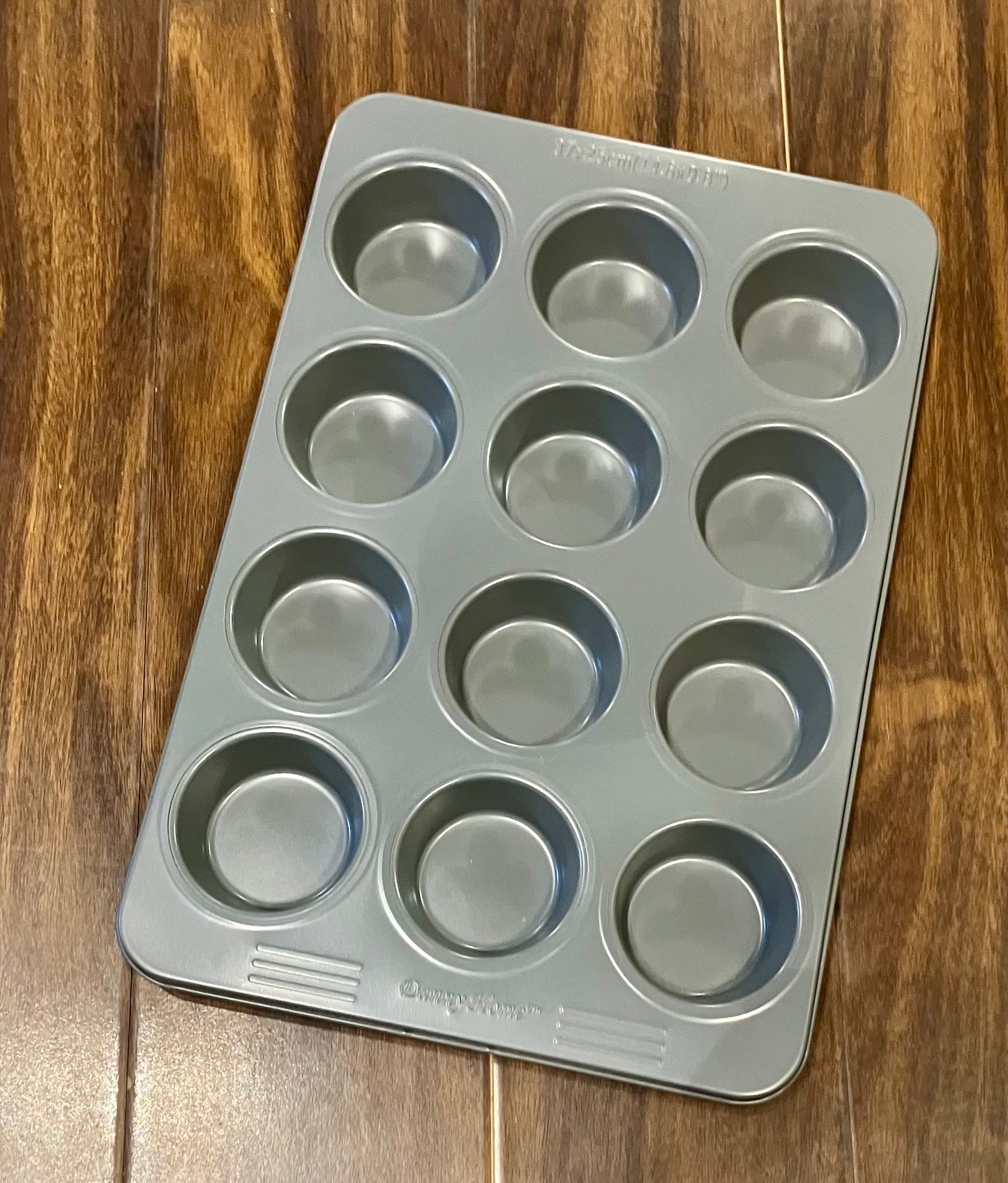 Danny Home 12Cup Muffin Baking Pan 1Pcs