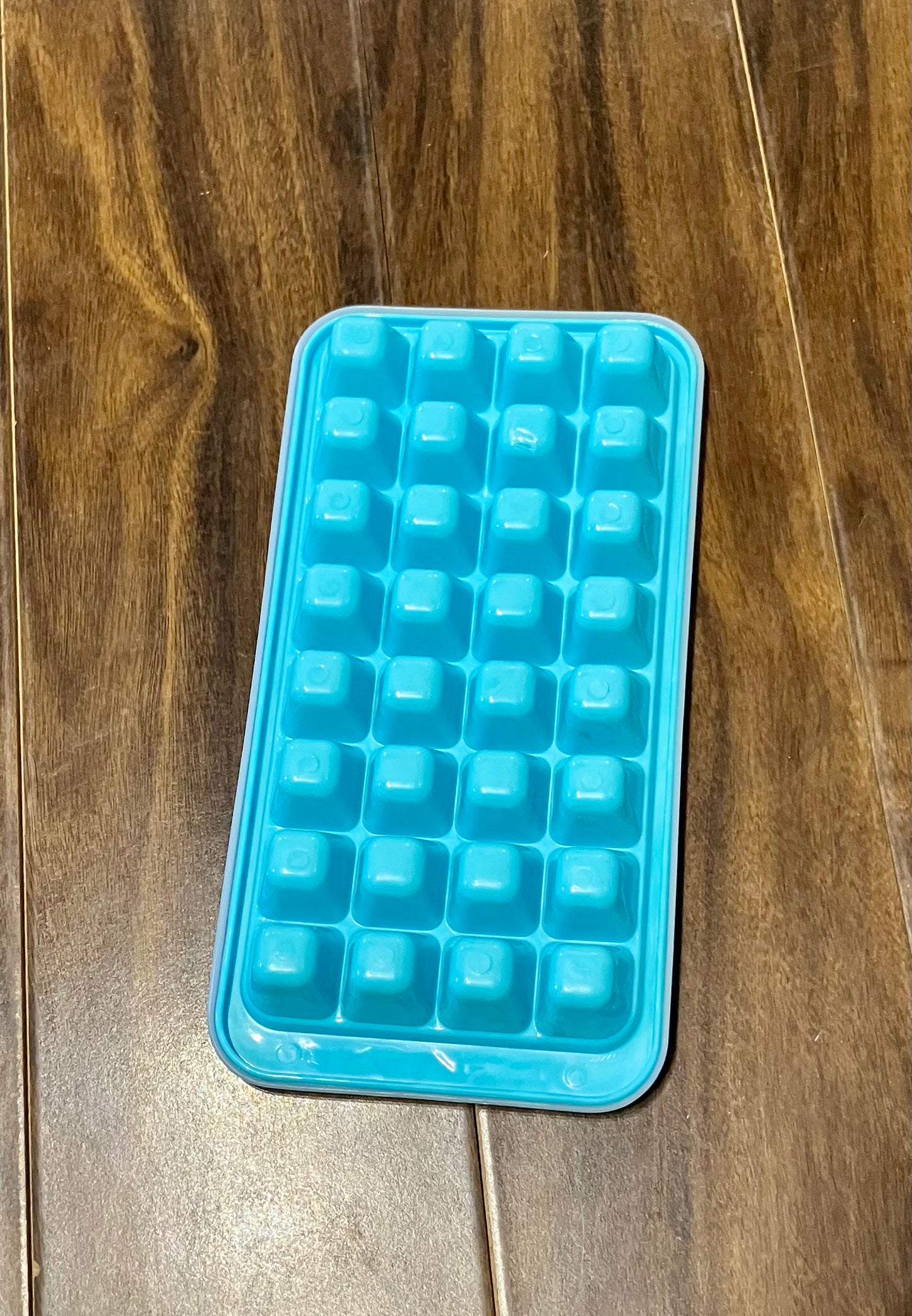 Kleeyo Ice-Cubes Tray With Lid 1Pcs