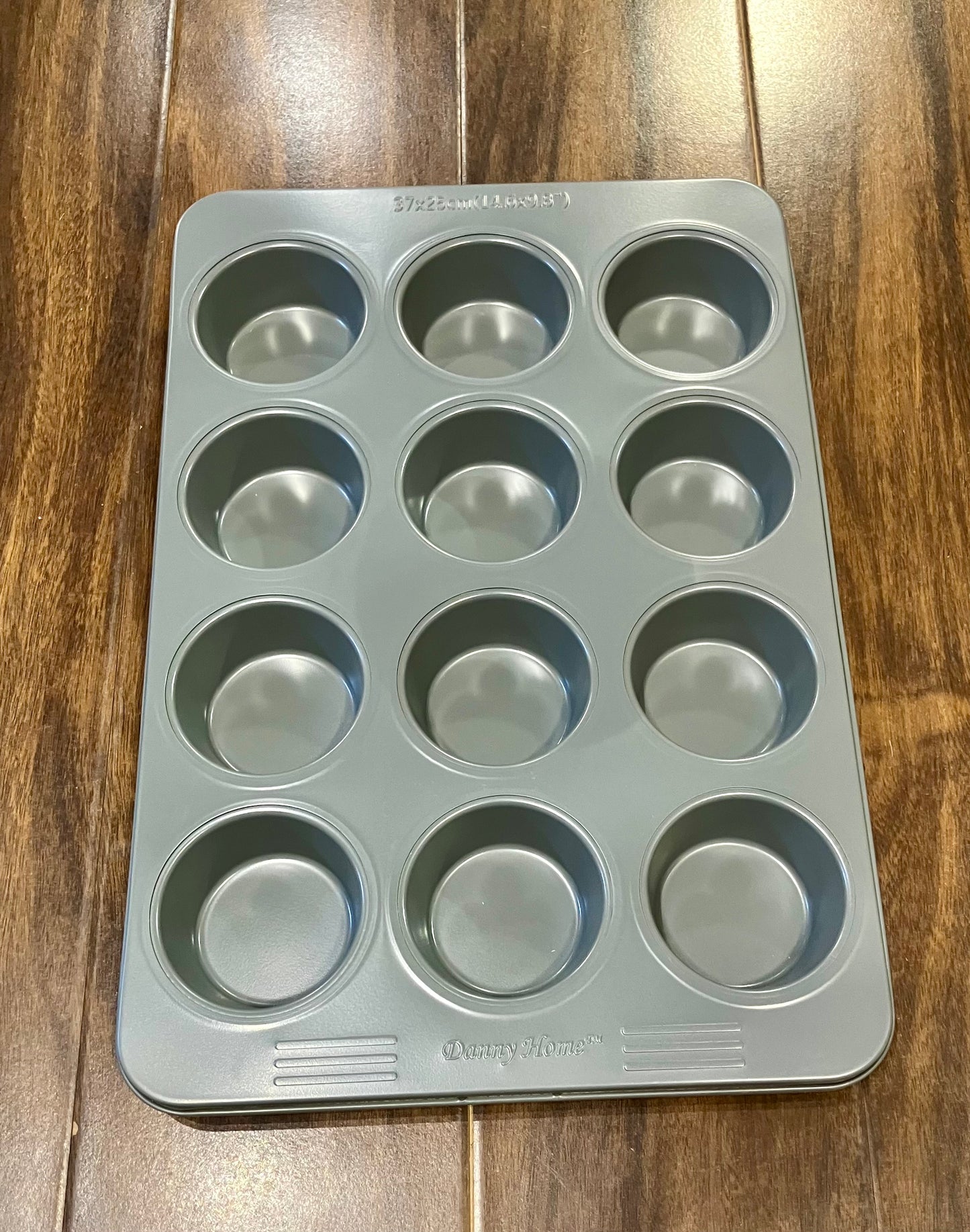 Danny Home 12Cup Muffin Baking Pan 1Pcs