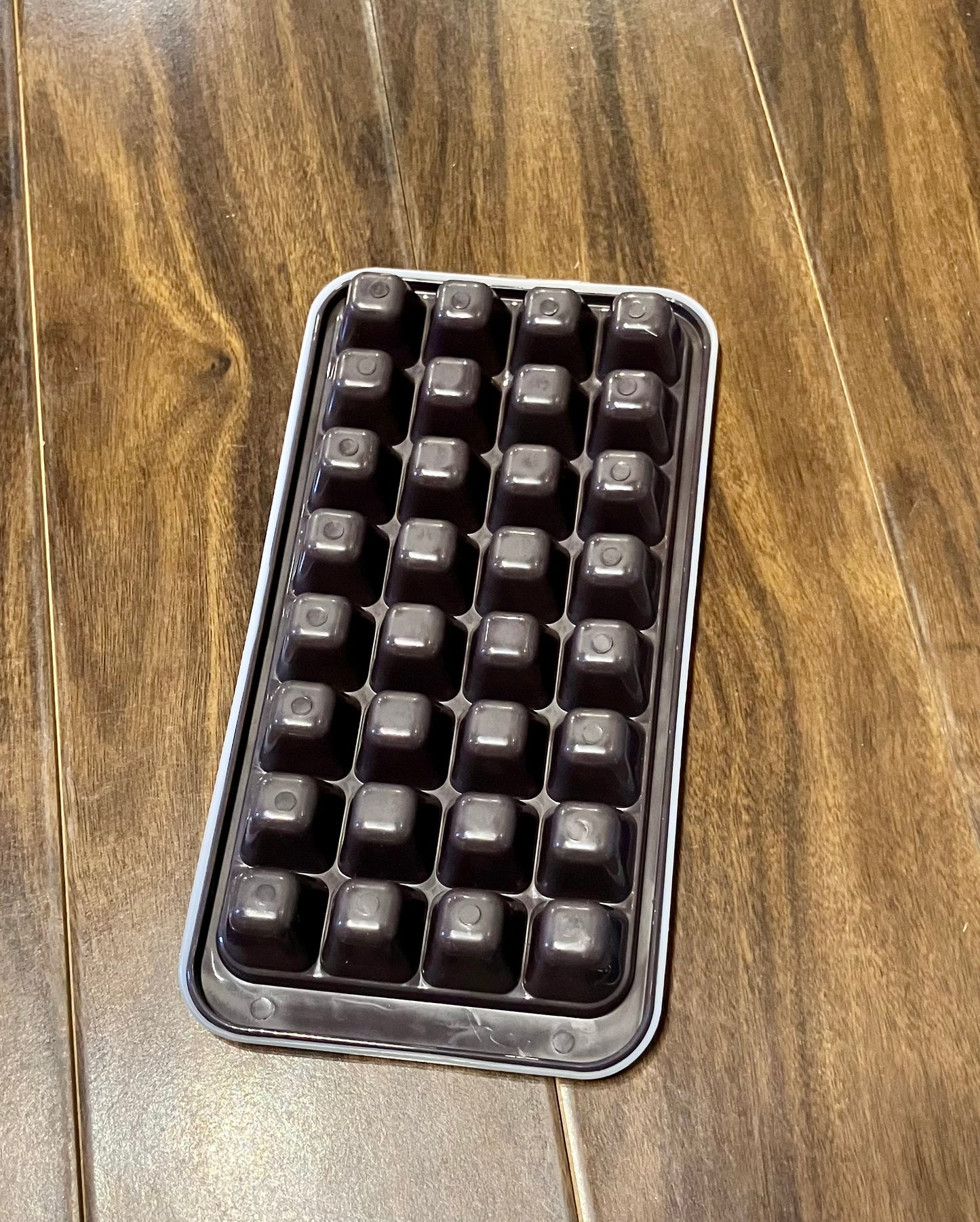 Kleeyo Ice-Cubes Tray With Lid 1Pcs