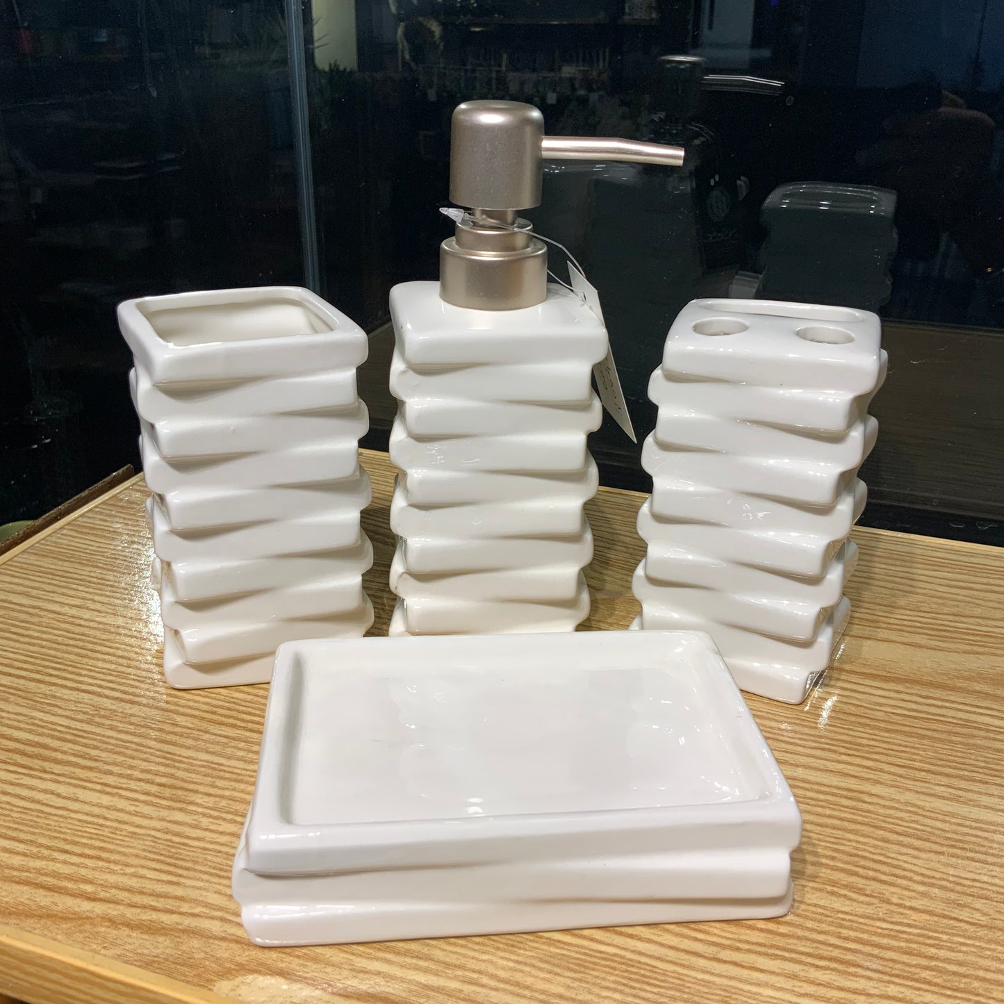 White Ceramic Bathroom Set 4pcs