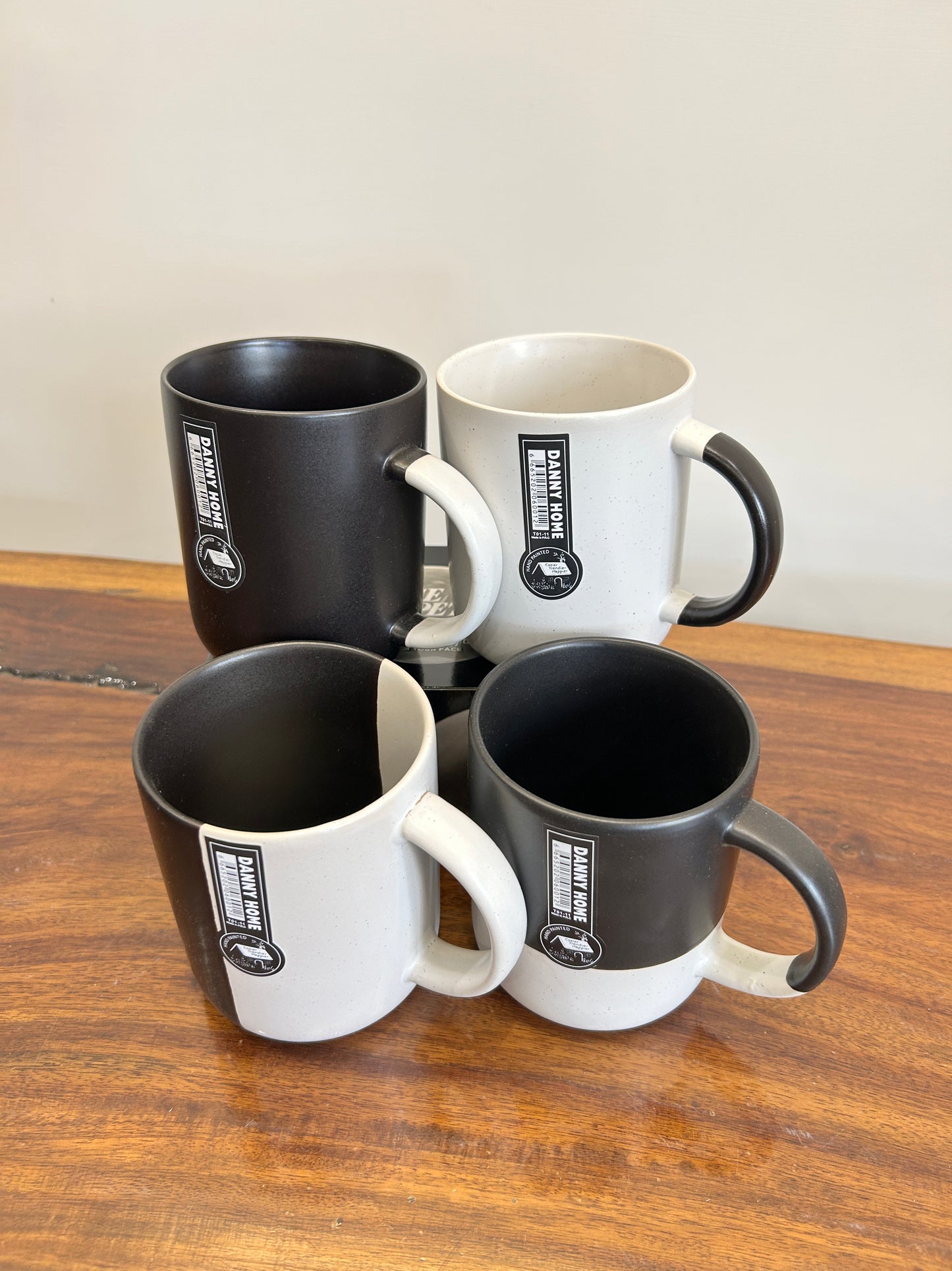 Danny Home Black White Mugs 4Pcs